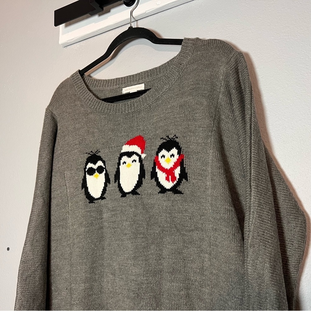 New York & Company Sweater Crewneck Gray Penguins Christmas Holiday Size Medium